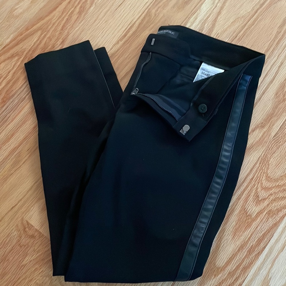 Black pants perfect for work but I can’t find the size